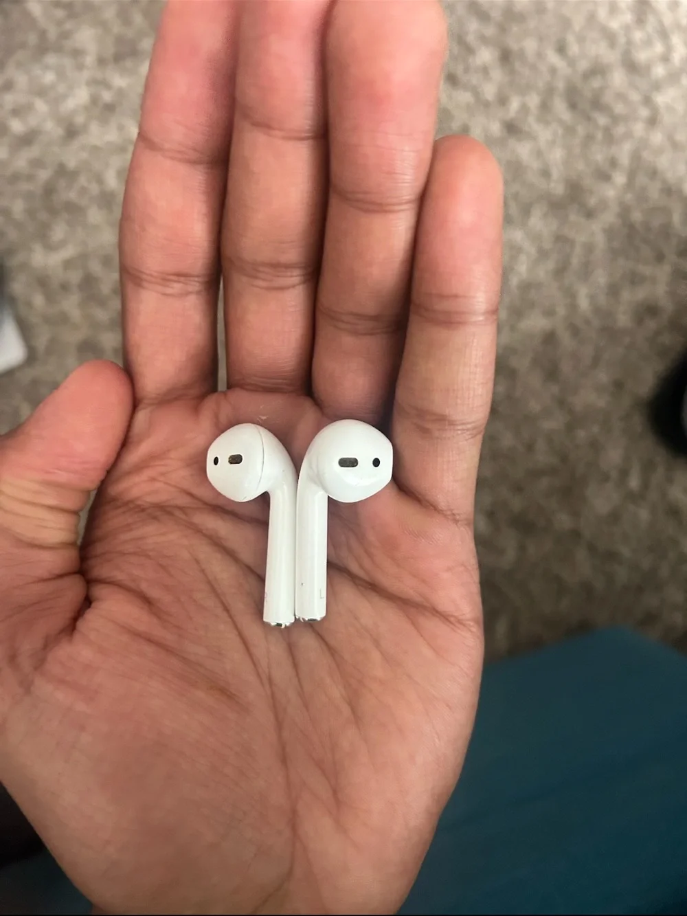 Apple White Wireless Earbuds Charging Case